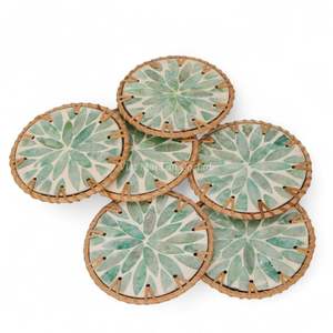 Sous-verre décoratif de style bohème en nacre naturelle avec bord en rotin pour la protection de la table, décoration intérieure chaleureuse, origine Vietnam - Product Image 3