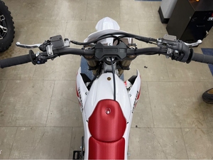 Motocicletas deportivas YZ450F 2026 nuevas, de las marcas más vendidas, disponibles para la venta y listas para exportar - Product Image 2