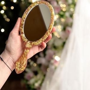 Espejo de Mano de Resina con Acabado Liso y Brillante, Perfecto para Uso Diario, Maquillaje o Fines Decorativos, Agrega un Toque Elegante - Product Image 3