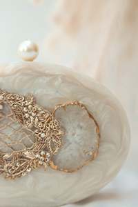 กระเป๋าถือคลัทช์แฟชั่นสำหรับผู้หญิงหรูหราปรับแต่งได้โซ่เรซินปักด้วยเม็ดมุกประดับพู่ประดับดอกไม้ - Product Image 5