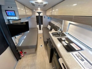 Ensemble de coachs intégrés E-n-t-e-g-r-a C-o-a-c-h E-t-h-o-s 2-0-T d'occasion 2022 à vendre - Product Image 6