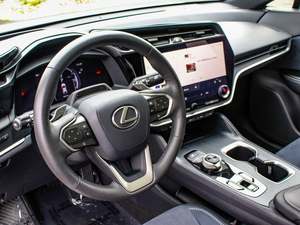 Neatly 2023 Le-xuus RZ 450e Luxury AWD Plus Sans Accident Conduite à Gauche/Droite - Product Image 4