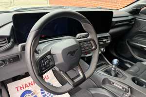 2024 Mustang Dark Horse AWD Coupé R18 Faible Kilométrage Boîte Automatique Volant à Gauche Sièges en Cuir Foncé Turbo Essence/Électrique - Product Image 4