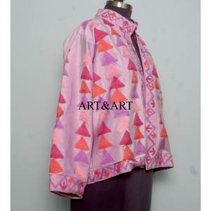 Chaqueta Acolchada Suzani de Terciopelo con Bordado Floral Bohemio, Chaqueta Corta Estampada con Forro de Algodón, 100% Algodón, Ecológica - Product Image 4