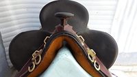 Selle de cheval australienne en cuir noir gaufré Style Aussie fait à la main Selle antidérapante Collection de sièges de selle Horn Bush Rider 17"