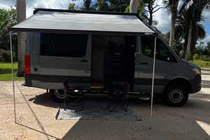 Conversión de Camioneta Sprinter 2500 4x4 2022 a Camper Personalizado, Turbodiésel V6, Tracción en las 4 Ruedas, Carrocería de Techo Alto - Product Image 2