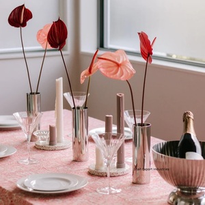 Vase à fleurs cylindrique en métal de conception américaine pour la décoration de table de la maison et du bureau Vase à fleurs fini gris - Product Image 6