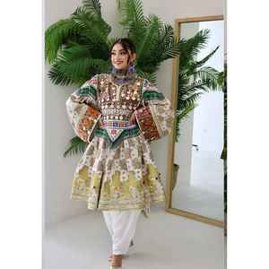 Vestido Tradicional Afgano Kuchi Real, Vestido Bordado en Terciopelo Marrón Amarillo con Pedrería y Monedas de AM IMPEX - Product Image 5