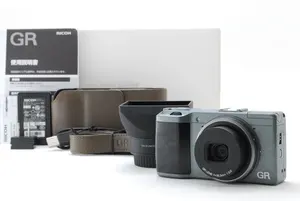 Offre promotionnelle Nouveau RICOH GR III HDF F2.8 Appareil photo numérique compact noir Objectif à mise au point unique - Version mondiale authentique - Product Image 2