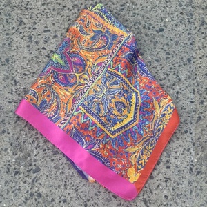 MonaScarfs Foulard carré décontracté pour adulte, style ethnique bohème, anti-poussière, motif étoilé, en polyester satiné, ourlet thermocollé - Product Image 4