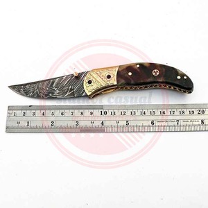 Cuchillo plegable de acero de Damasco, cuchillo de caza de supervivencia al aire libre de bolsillo hecho a mano con mango de madera a la venta - Product Image 3