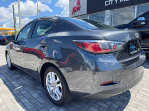 Quality Affordable Used Car 2017 To-yo-ta Ya-ris iA Left Hand <b>Drive</b> - Product Image 5