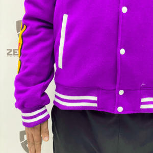 Veste d'hiver brodée toutes couleurs personnalisable de haute qualité Style de rue toile Letterman Design laine corps manches en cuir - Product Image 5