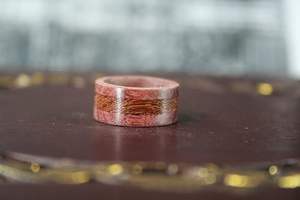 Bordes Rosewood Middle Ironwood Anillo de madera hecho a mano-Anillo de detalle de madera-Madera única hecha a mano-Naturaleza-Unisex-Regalo para él - Product Image 2