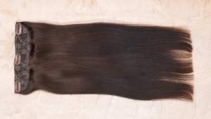 Clip d'oreille à oreille aligné sur les cuticules Remy vierges brunes naturelles brillantes et droites dans l'extension humaine Extension de cheveux longs indiens - Product Image 2