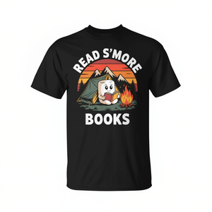 T-Shirt Promozionale per Amanti dei Libri con Scritta 'Read S'more Books' e Motivo Campeggio - Product Image 2