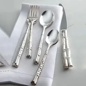 Couverts élégants avec poignée en perles blanches Cuillères à épandre en acier inoxydable Parfait pour la vaisselle de cuisine - Product Image 4