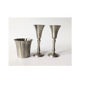 Vase à fleurs en métal fait à la main de qualité supérieure avec des détails exclusifs gravés à la main pour une décoration intérieure élégante et élégante - Product Image 3