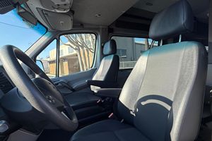 Mercedes-Benz Sprinter 3500 4x4 2017 Usada en Buen Estado, 34500 Millas, 1 Dueño, Turbodiésel V6, 4WD, Conversión a Sportsmobile - Product Image 5