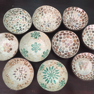 Tazón de Cáscara de Coco Lacado, Ecológico, Hecho a Mano, para Ensaladas, con Diseño Floral, Logotipo Personalizado, Color y Tamaño Personalizables, Diseño Moderno - Product Image 1