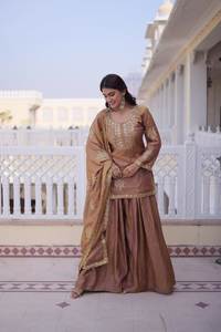 Conjunto Premium de Diseñador Fendy Crush: Top, Sharara y Dupatta con Bordado de Lentejuelas Zari, Kurti Fendy Crush con Traje Sharara - Product Image 2