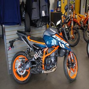 Motocicleta Deportiva K T M 390 Dukes DUKES 2024 ORIGINAL NUEVA - Product Image 3