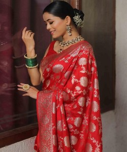 CRÉATEUR LICHI SOIE JACQUARD TRAVAIL SAREE AVEC CHEMISIER NON COUDU VÊTEMENT DE MARIAGE PRIX DE GROS VÊTEMENT ETHNIQUE ROUGE - Product Image 2