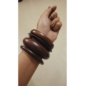 Ensemble de bracelets en bois imperméables de qualité supérieure avec couleurs personnalisées, design traditionnel sophistiqué pour cadeaux d'affaires et distribution mondiale - Product Image 4
