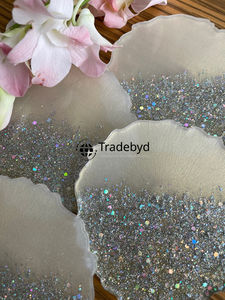 แผ่นรองแก้วเรซิ่นงานฝีมือ ขนาด 4x4 นิ้ว รูปทรงสี่เหลี่ยม หรูหรา สวยงาม สำหรับวางบนโต๊ะ พร้อมบริการสลักโลโก้ตามสั่ง Tradebyd - Product Image 3