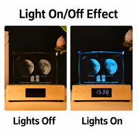 Sérénade Audio Lumineuse en Cristal : Couple Sculpté Lune Romantique sur Base en Bois, Minuteur Radiant, Cadeau Commémoratif Personnalisé pour Bureau, Ornement
