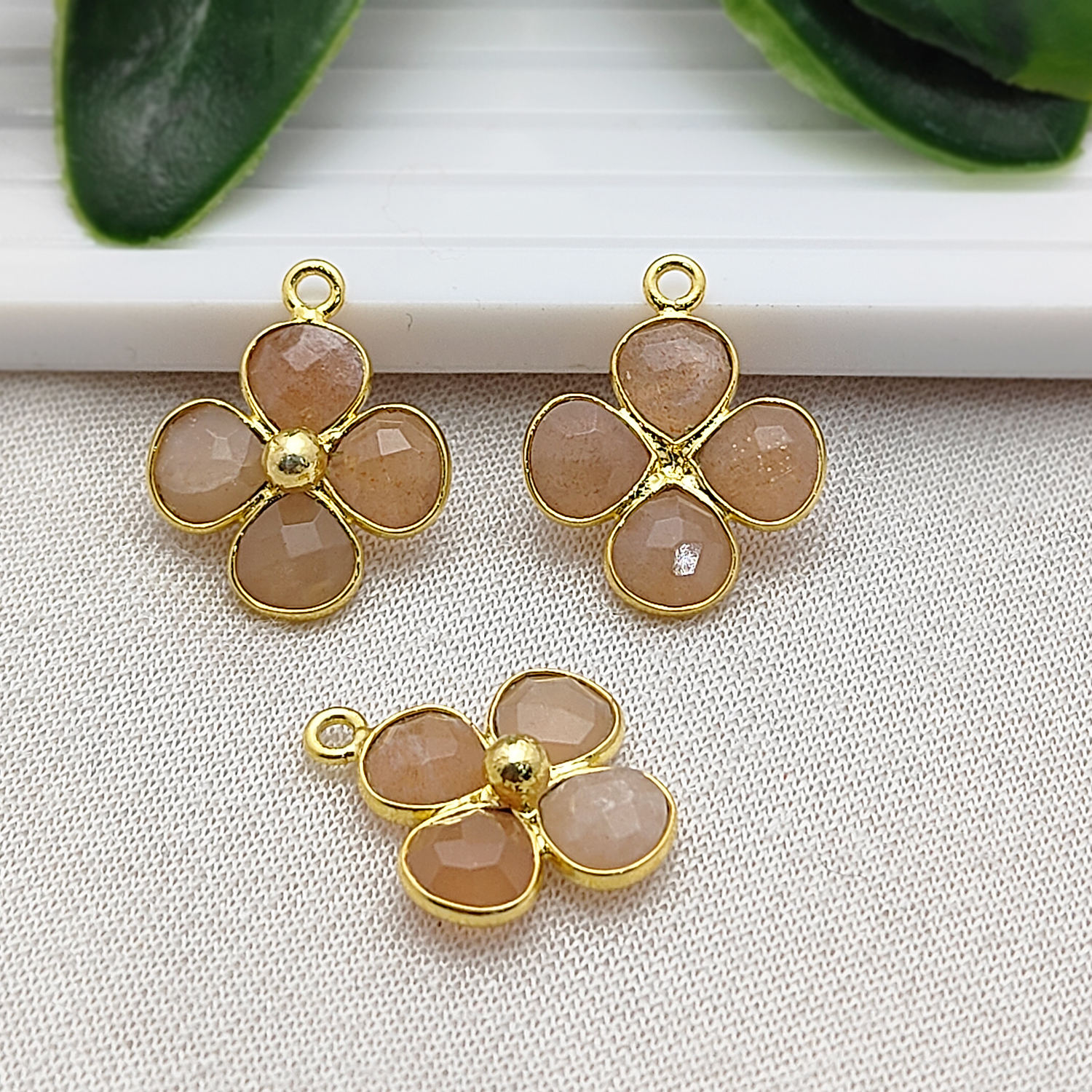 มูนสโตนสีพีช