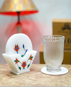 Posavasos de mármol y madera blancos redondos modernos con patrones únicos grabados con láser, disponibles a precios al por mayor - Product Image 4