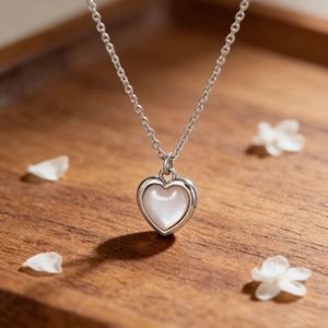 Collar de Plata de Ley 925 con Corazón y Piedra Ojo de Gato, Joyería Minimalista - Product Image 1