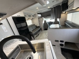 Caravane de voyage d'occasion 2024 Coachmen Freelander 29K-B-F pour l'extérieur, maison mobile, camping-car à vendre - Product Image 2