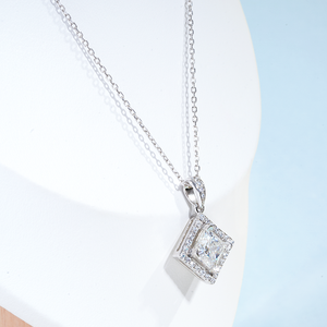 Pendentif en moissanite de 1,00 carat VVS1, design halo princesse, collier en argent sterling 925 pour femmes, bijoux, cadeau pour occasions spéciales - Product Image 4