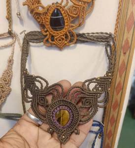 Pierre précieuse de labradorite lisse de conception unique avec de petites perles en laiton collier de macramé bijoux réglables pour le cadeau de couple de la Saint-Valentin - Product Image 1