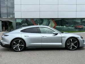 NEAT 2021, Taycan Turbo SI, faible kilométrage, transmission automatique, toit ouvrant panoramique, éclairage LED, feux diurnes LED - Product Image 3