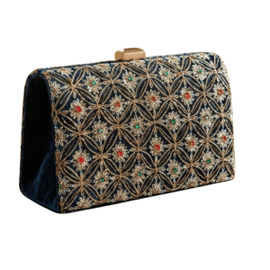 Pochette de soirée brodée Zardozi Jali Bloom avec décoration en laiton, cristaux et perles, sac à main de mariée - Product Image 2
