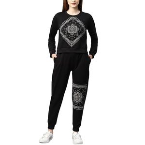 Recién llegado, chándal con capucha bordada a la moda, chándal de terciopelo corto con cremallera de 2 piezas, chándal personalizado, chándal de terciopelo - Product Image 1