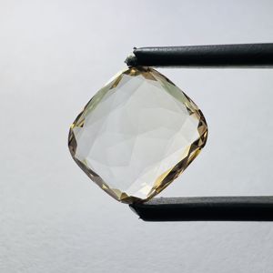 Pierre synthétique de haute pureté en forme de coussin VVS2 en forme de diamant orange pour bijoux fins, artisanat et collections de mariage. - Product Image 1