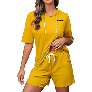 Tenues deux pièces OEM pour femmes à prix de gros Ensembles de sweat à capuche court Ensembles de survêtements Manches courtes Vêtements de détente Ensembles sweat à capuche et short - Product Image 1