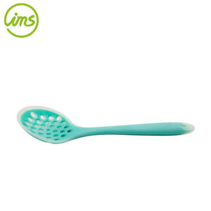 Cuchara de cucharón ranurada de silicona antiadherente - Product Image 4