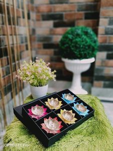 Nouvelle Arrivée Directe d'Usine, Diya en Métal Poli Indien, Design Moderne de Lotus, Cadeau Personnalisé pour Diwali, Cadeau Religieux - Product Image 3