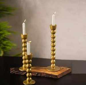 Candelabro de Metal Dorado de 5 Brazos con 2 Portavelas Cónicos, Forma Alta para Decoración de Mesa de Boda, Hogar, Navidad - Product Image 5