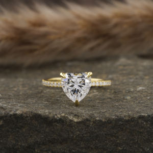 Anillo de compromiso de diamante en forma de corazón cultivado en laboratorio, certificado IGI de platino 950, lujoso anillo de regalo de Halo oculto y pavé para mujer - Product Image 4