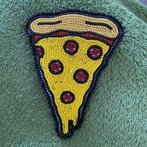 Abalorios con Motivos Étnicos para Bolsos y Mochilas, Adorno Bordado a Mano con Detalles Únicos de Cuentas - Product Image 1