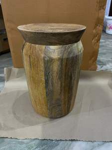 Urne funéraire écologique en bois vintage de style tonneau, fabriquée à la main, alimentée à l'énergie solaire, étanche et résistante aux intempéries, avec détails en corde, pour humains et animaux de compagnie - Product Image 2