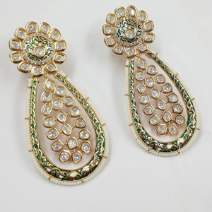 Boucles d'oreilles indiennes plaquées or traditionnelles et à la mode Kundan et perles suspendues Bahubali pour femmes et filles ensemble de bijoux - Product Image 1