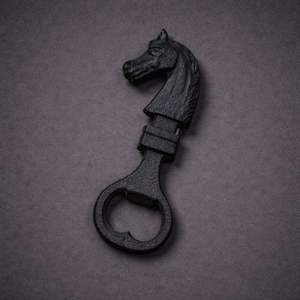 Abridor de Botellas de Hierro Fundido con Mango Delgado, Diseño Moderno y Minimalista, Agarre Fuerte, Acabado Duradero, Fácil de Usar, Perfecto para el Hogar, Bar y Viajes - Product Image 4