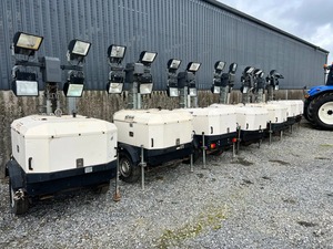 Torres de Iluminación Móviles Blancas de 4 Lámparas, Equipo de Iluminación Exterior de Alto Nivel de Seguridad - Product Image 1